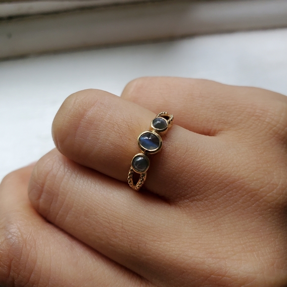 COPY - 10k solid yellow gold Cat eye ring size 5 - Picture 5 of 12